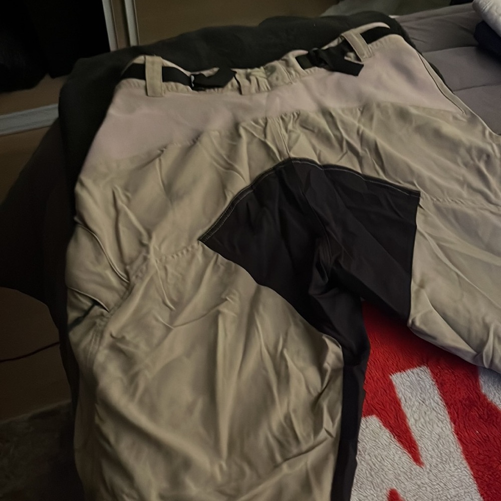 Oakley Riding Shorts - Picture 7 of 8